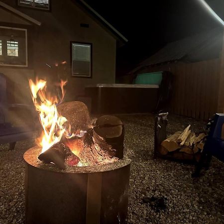 Close To Hiawatha Tr And Biking With Hot Tub Уолъс Екстериор снимка