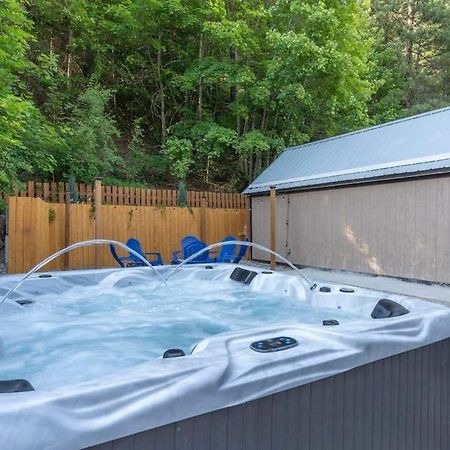 Close To Hiawatha Tr And Biking With Hot Tub Уолъс Екстериор снимка